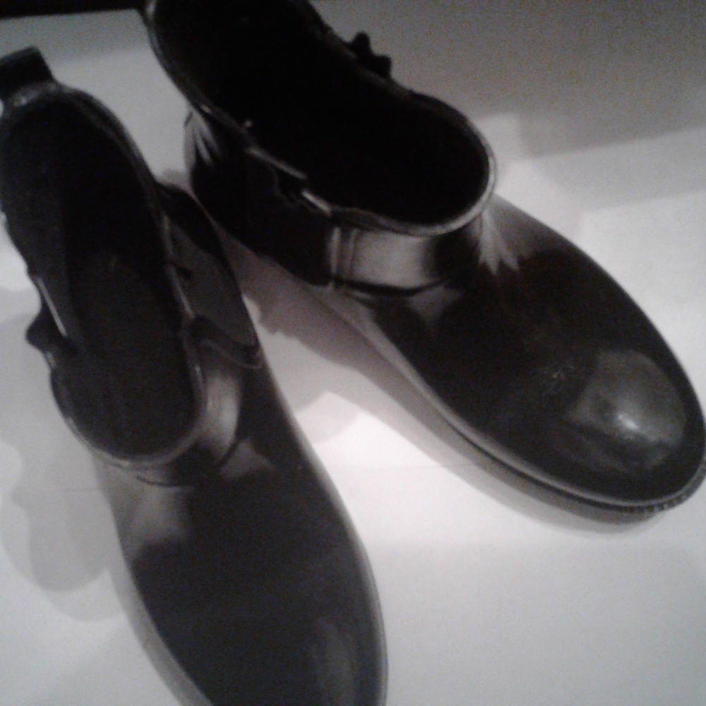 Micheal Kors Rubber Booties women's Black.